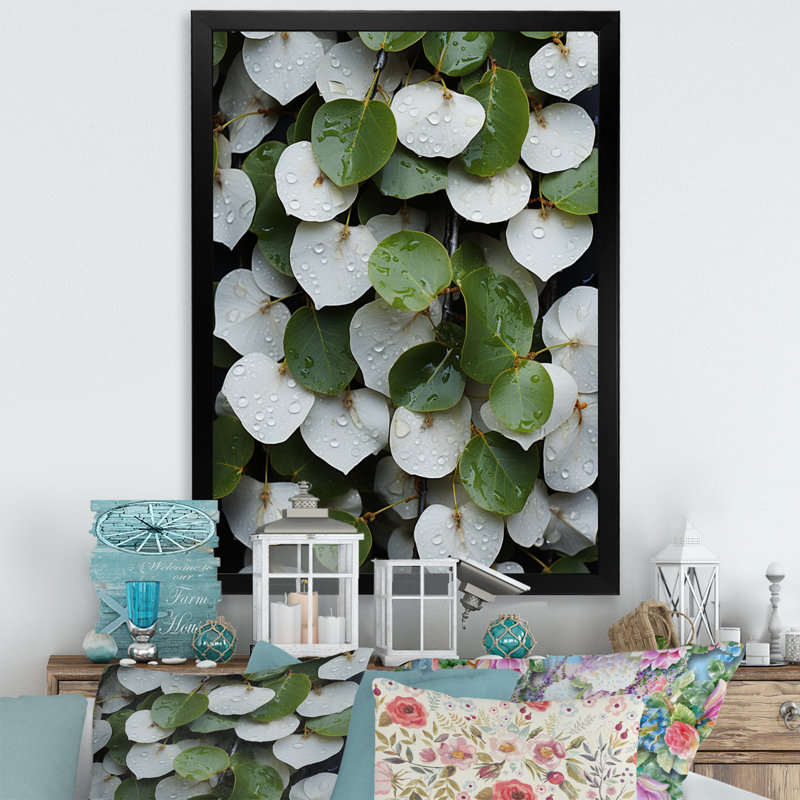 Feuilles vertes et blanches, collage sur toile, Cadre simple noir, H 32 po x l 16 po x P 1 po