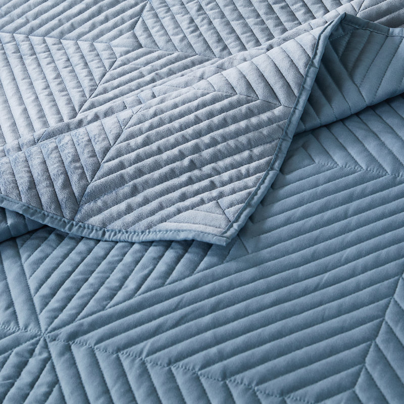 Bann Riviera Velvet Reversible Quilt Set, Twin Quilt + 1 Standard Sham, Spa Blue Geometric Shapes