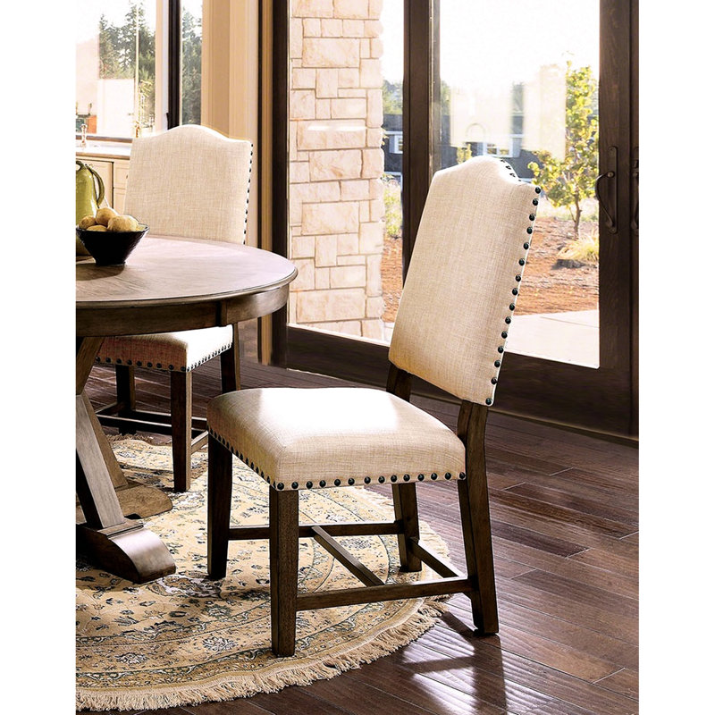 2 chaises de salle à manger en tissu beige avec garniture cloutée, bois massif pour un espace chic