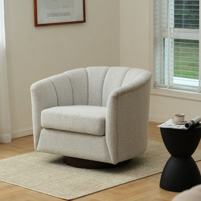 Élégante chaise pivotante en couleur avec des lignes gracieuses et un mécanisme sophistiqué