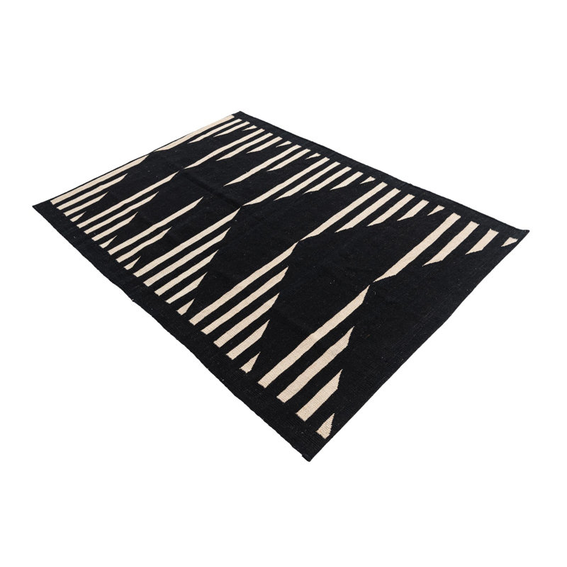 Noor Black Rug