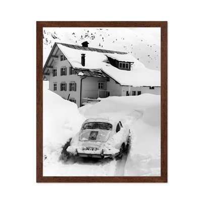 Voiture coincée dans la neige
