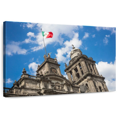 Drapeau de Nicci sur la cathédrale métropolitaine