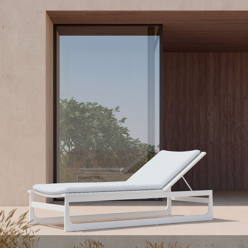 Cozumel Chaise Lounge, Arctic, Matte White