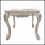 Table de bout Bone White avec pied à griffes, élégante et polyvalente pour une décoration moderne et fonctionnelle.