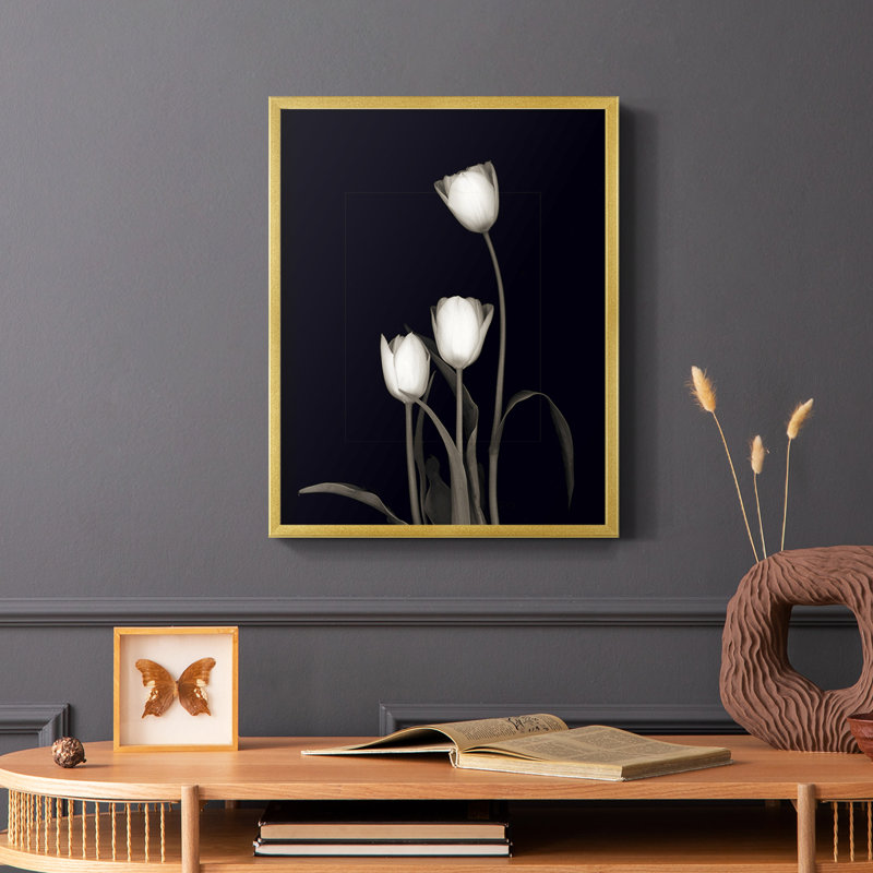«Tulip Pose III», reproduction encadrée - bois massif, H 10 po x l 8 po