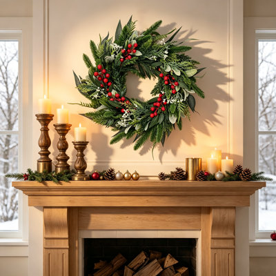 Couronne de Noël artificielle de 50 cm (19,69 po) avec oreilles d'agneau et cèdre, fausse couronne d'hiver suspendue avec baies rouges pour la décoration de porte d'entrée, style champêtre, pour les fêtes de fin d'année.