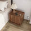 Table de chevet en bois de 53 cm (21 pouces) avec chargeur sans fil intégré, armoire de chevet avec tablette réglable et table d'appoint fermée pour chambre à coucher.