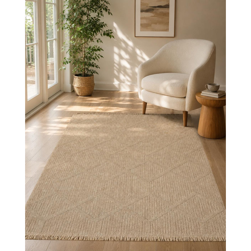 Tapis beige à motifs géométriques répétitifs en polypropylène tissé à la machine, Medium — 5'3" x 7'7"