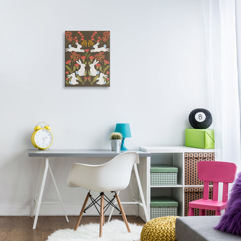 Art mural sur toile Wild Spring Blooms & Rabbits, design par Regina Moore, H 20 po x l 16 po