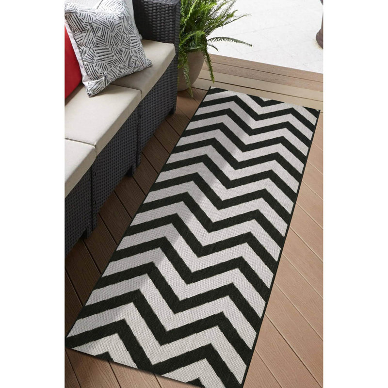 Chevron Dhurrie Indoor / Outdoor Area Rug, Runner 67 x 200 cm