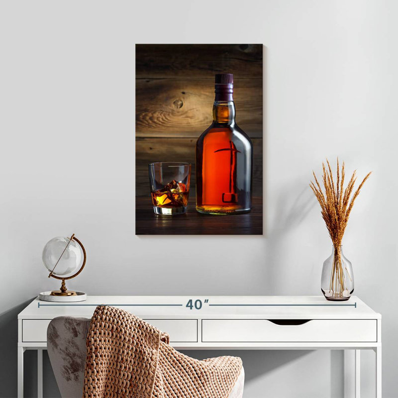 Bouteille de whisky Yarlin, H 24 po x l 16 po