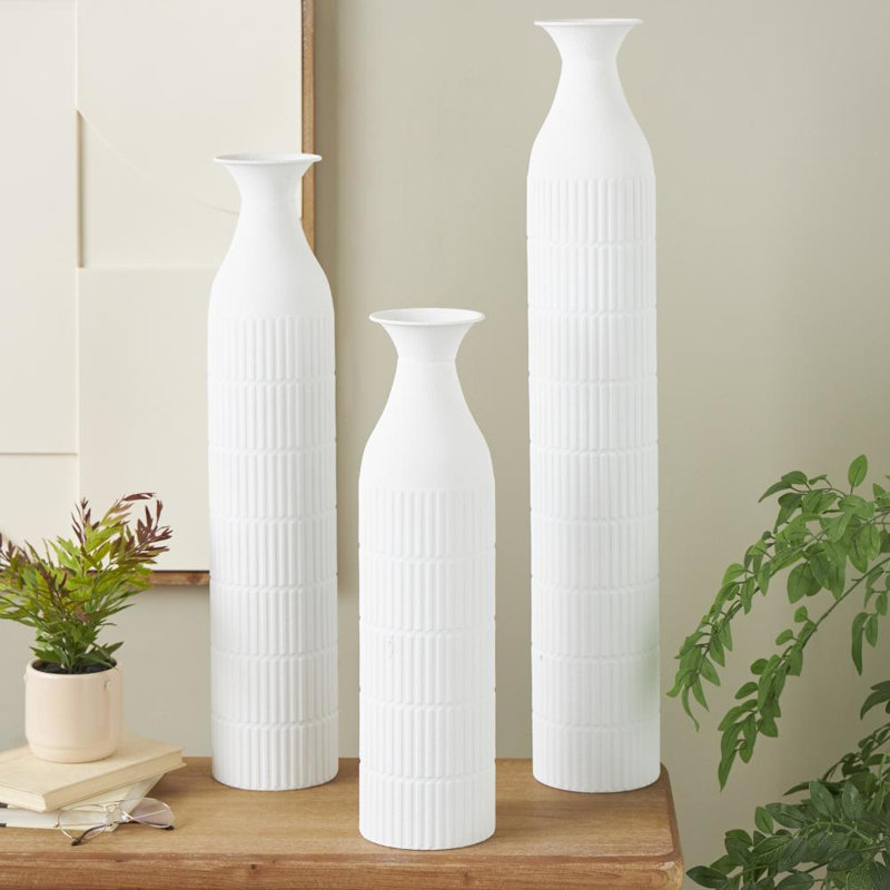 Ensemble de grands vases en métal Jonesburg