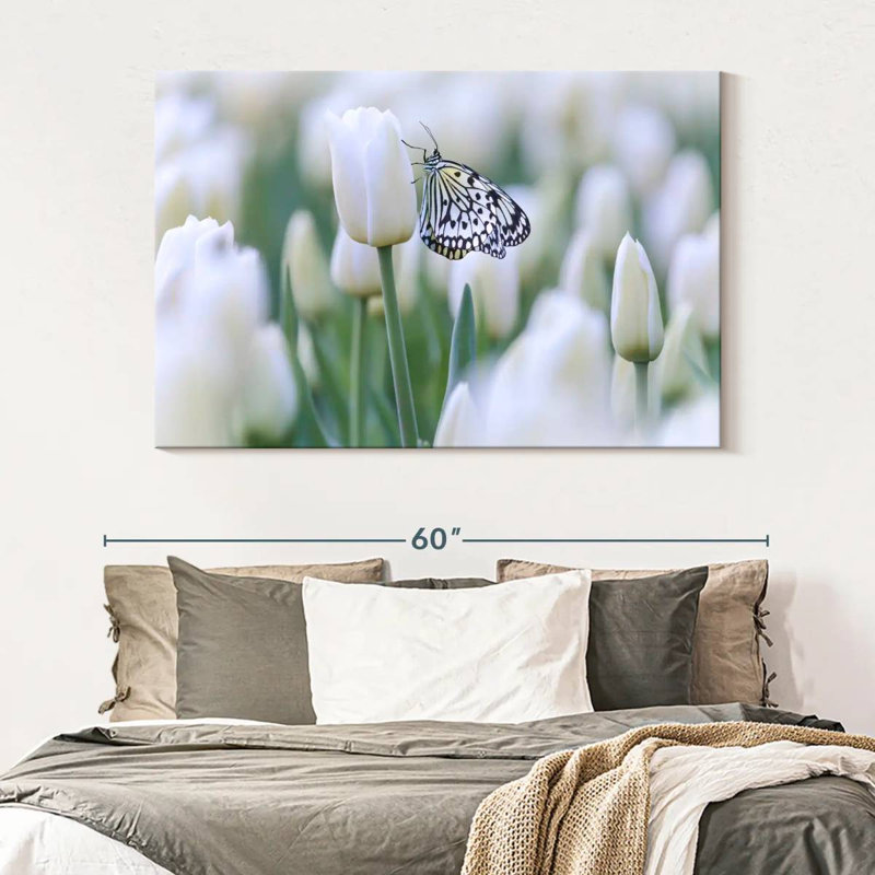 Papillon blanc perlé Brampt, H 34 po x l 51 po
