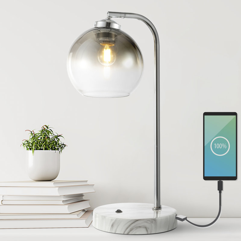 Lampe de travail DEL industrielle en fer / verre avec port de charge USB Ada, chrome / gris fumée 20 po Ada