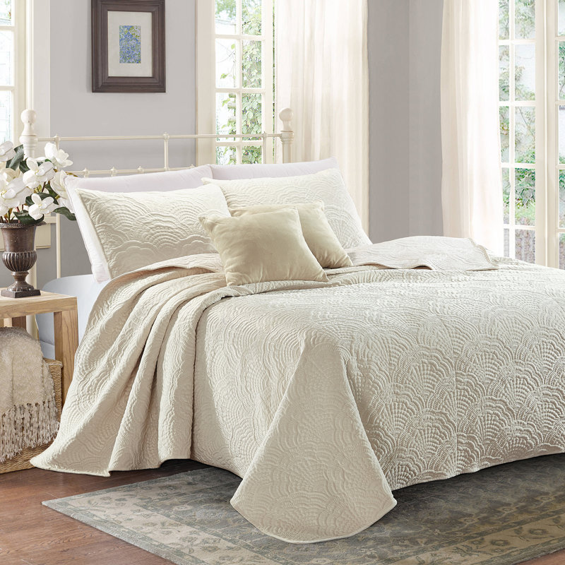 Luxury Coastal Polyester Box Stitch Quilt, Cream/Off-White, King Quilt + 2 King Shams