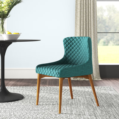 Chaise d'appoint rembourrée et capitonnée