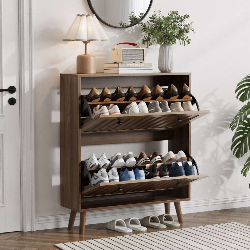 Armoire à chaussures verticale avec finition rainurée verticale