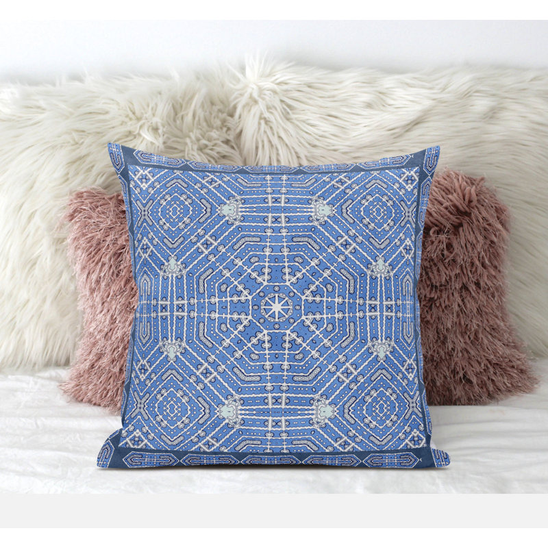 Coussin en suède avec fermeture à glissière Wreath Palace, 18 po x 18 po, Bleu / blanc