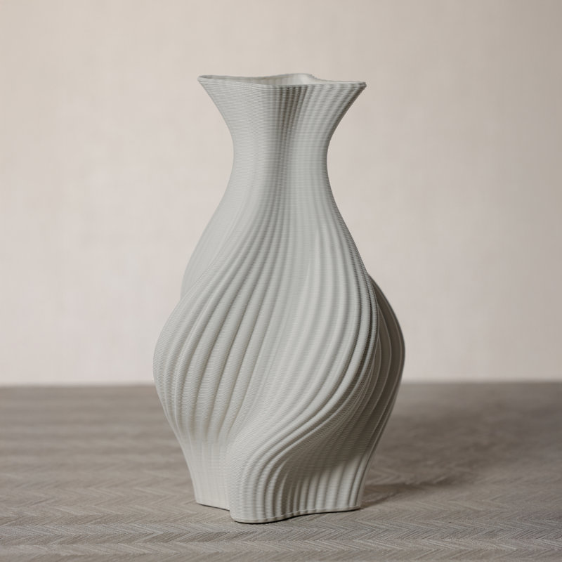 Vase en céramique texturé tourbillonnant