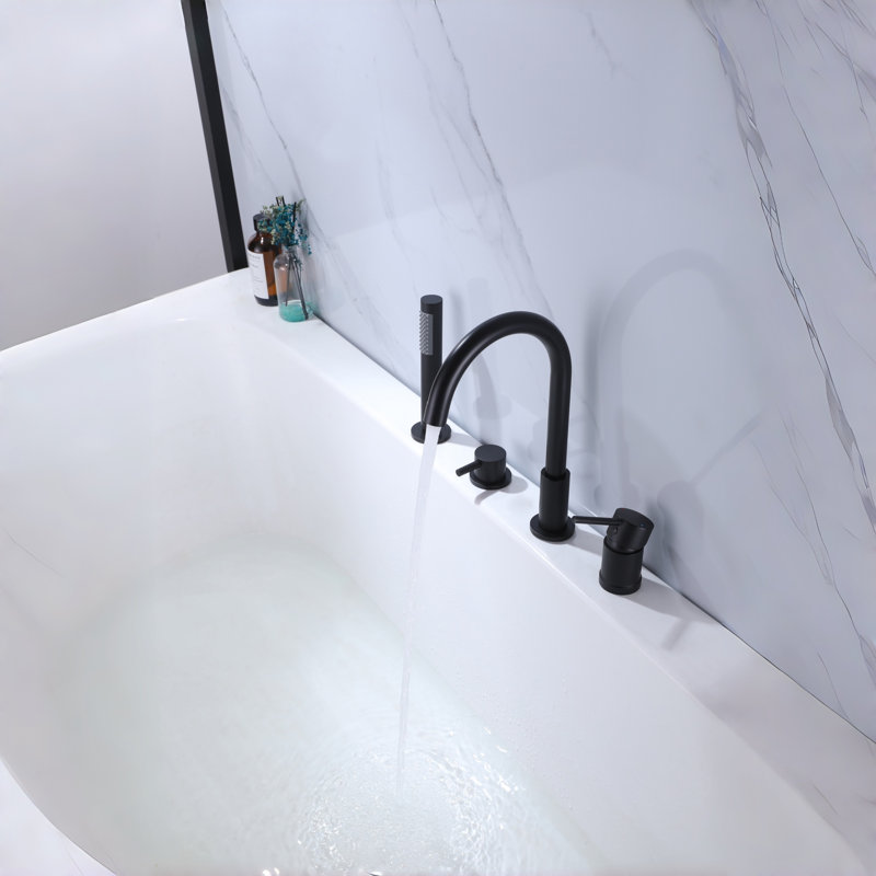 Brass Bathtub Faucet with Modern Design