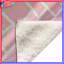 Couvertures roses à motif géométrique-128547796