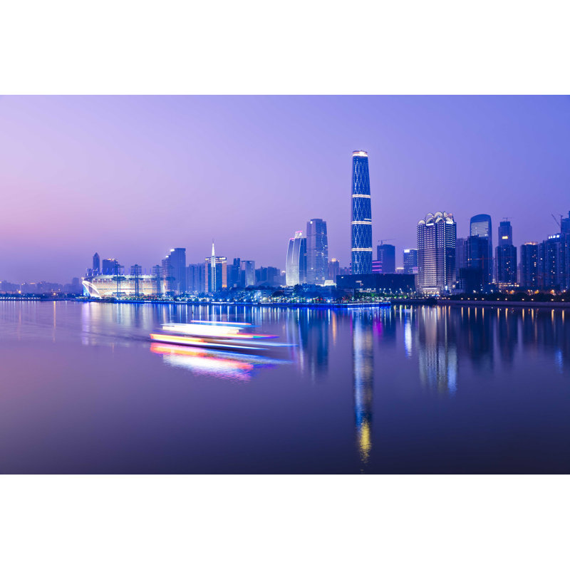 Skyline of City at Night par Shansekala - Photographie sur toile tendue, L 12 po x H 8 po