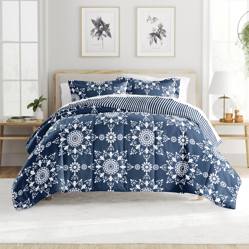 Daisy Medallion Reversible Down-Alternative Comforter, Twin, Navy