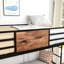 Lit simple au-dessus d'un lit superposé en métal noir, confortable, sans sommier tapissier, avec lattes antibruit avec solution de rangement