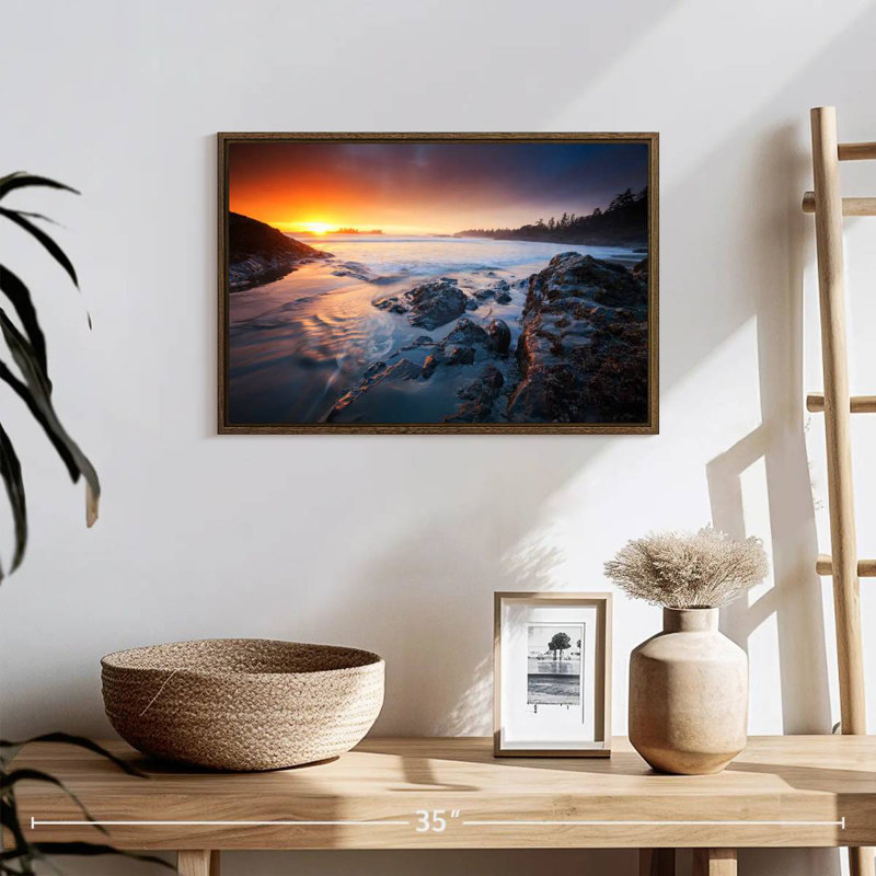 Coucher de soleil sur la côte du Tofino, 19 po x 13 po, Cadre flottant noyer
