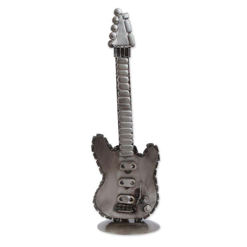 Sculpture recyclée gloire de guitare Frick