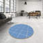 Tapis bleu tissé à la machine-166946481