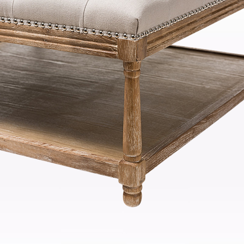 Table basse Ventura en chêne vieilli et revêtement en lin beige, H 18,29 po x l 39,24 po x P 39,24 po