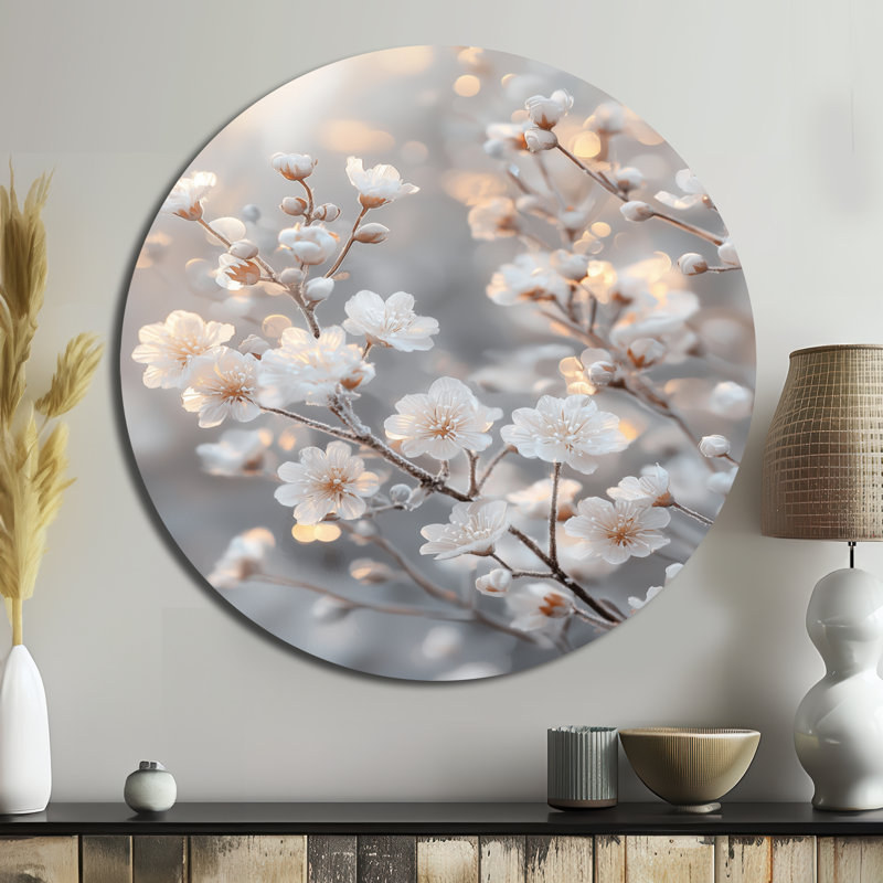 Décoration murale ronde en métal White Cherry Blossom Misty Morning, H 16 po x l 16 po