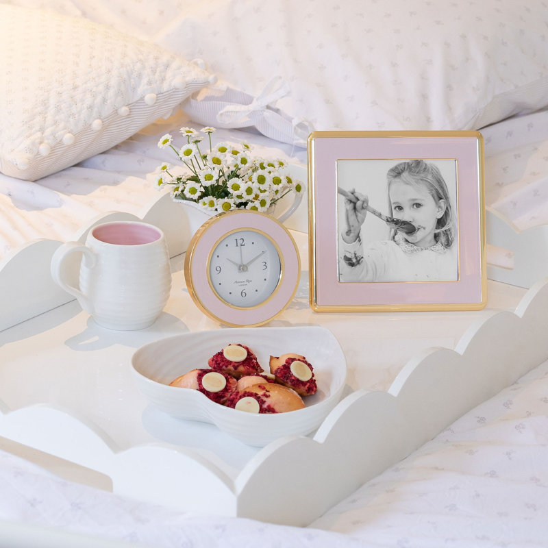 Plateau de repose-pieds laqué festonné, H 26 po x l 17 po x P 3,25 po, Blanc
