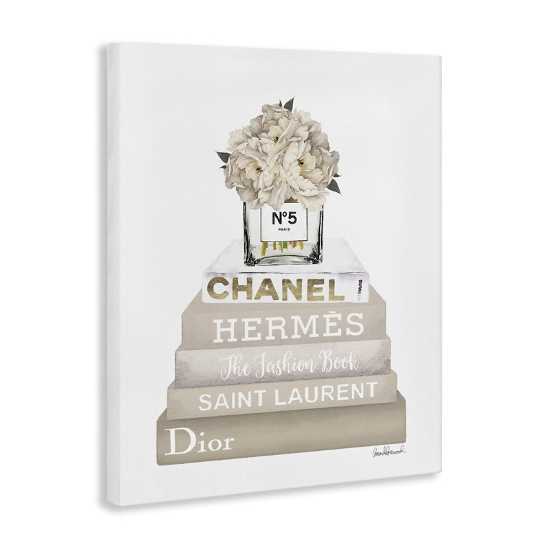 «Neutral Bookstack Fashion» par Amanda Greenwood, H 48 po x l 36 po