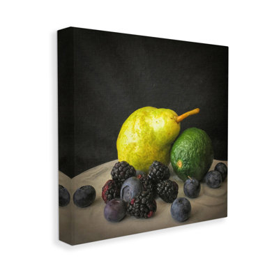 «Fruit & Berries Still Life», art mural sur toile par Graffitee Studios