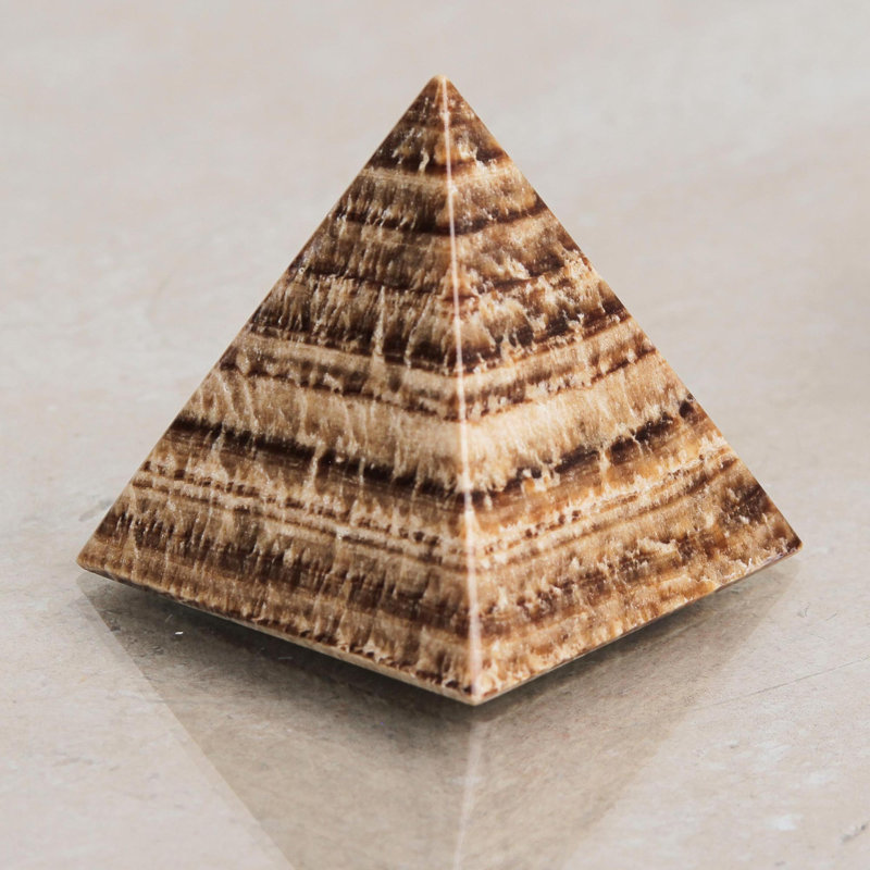 Sculpture en pyramide aragonite Eire Matahus
