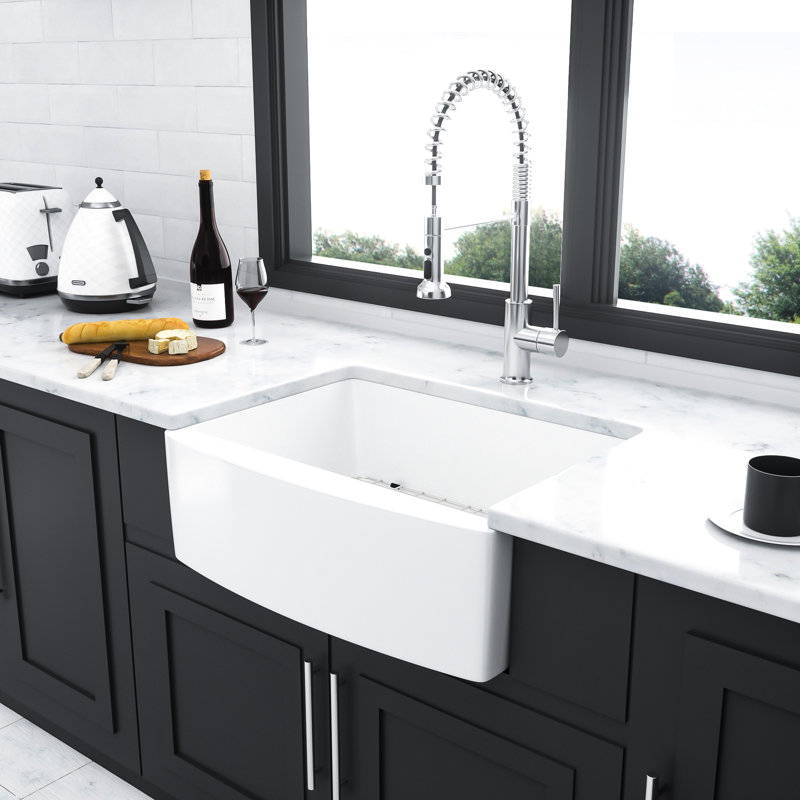 Évier en céramique blanc de 24 po avec tablier à bord arqué pour une cuisine élégante et tendance