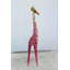 Sculpture nifao girafe rose avec tête chromée moderne en résine décorative 4 po x 6 po x H 30 po