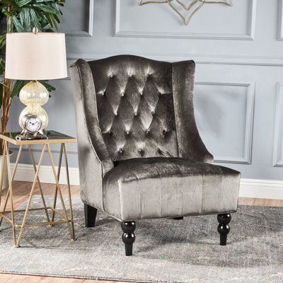 Fauteuil club à dossier haut en velours gris confortable avec dossier capitonné, 32,92 po Largeur, décoration pour tous les espaces de la maison, velours tourné, pieds en bouleau tourné, bouton - intérieur, hauteur 37,62 po