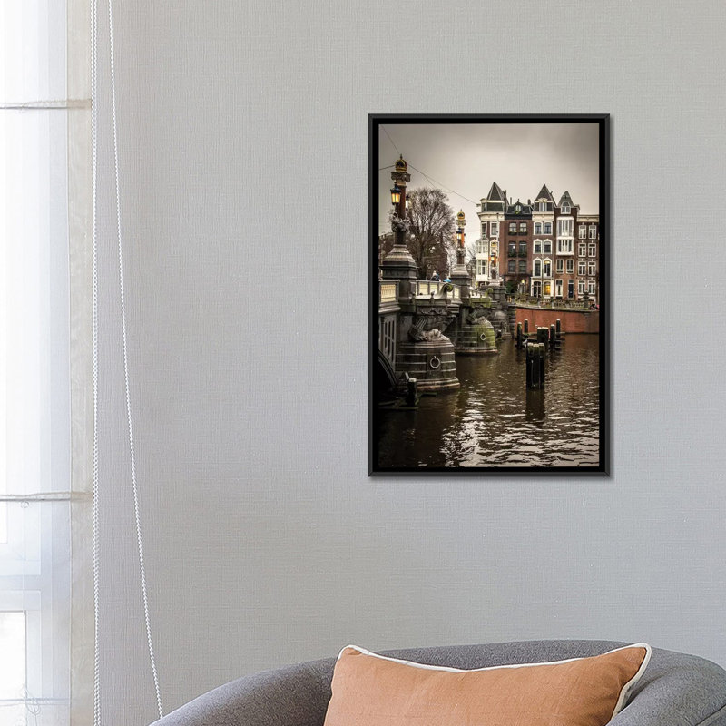 «Amsterdam I», reproduction de photo sur toile, H 26 po x l 18 po x P 1,5 po, Toile avec cadre noir, Pas de tapis