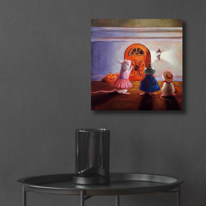 «After Hour Trick Or traitement» par Lucia Heffernan, H 12 po x l 12 po x P 0,13 po