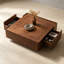 Table basse carrée de 99,8 cm (39,3 po) à profil bas, fini noyer