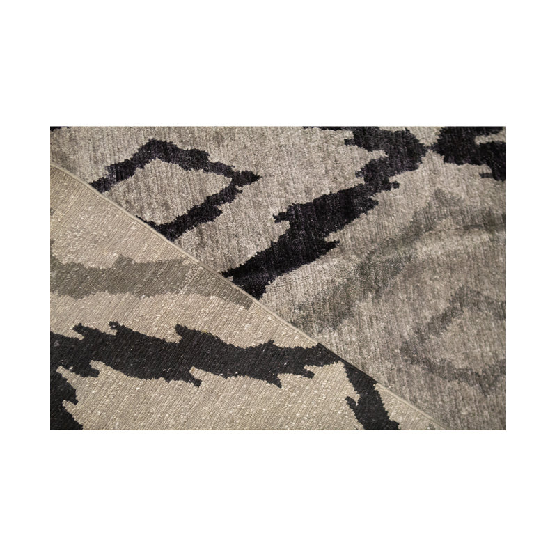 Geometric Area Rug in Gray