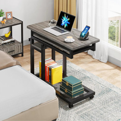 Bureau portatif réglable de 28 à 39,3 po de hauteur avec prise de courant et ports USB, table d'appoint roulante en forme de C avec plateau pour clavier, petit bureau debout avec roulettes pour canapé, chevet ou bureau personnel - gris