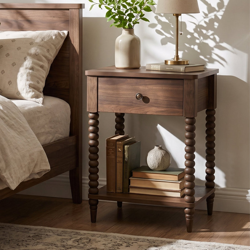 Table de chevet traditionnelle Whitby avec 1 tiroir, tablette de rangement inférieure et pieds tournés, noyer, Noyer