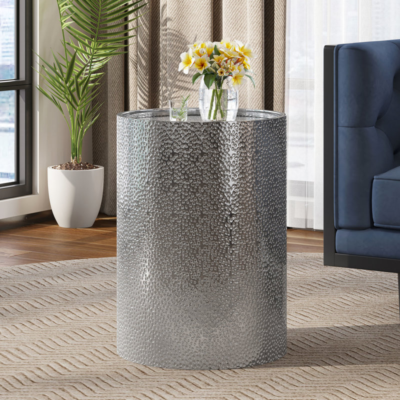 Table chic en métal avec texture martelée, structure en fer, carré 16 po x H 22,07 po, aucun assemblage requis, surface argentée, prête à l'emploi, assemblage
