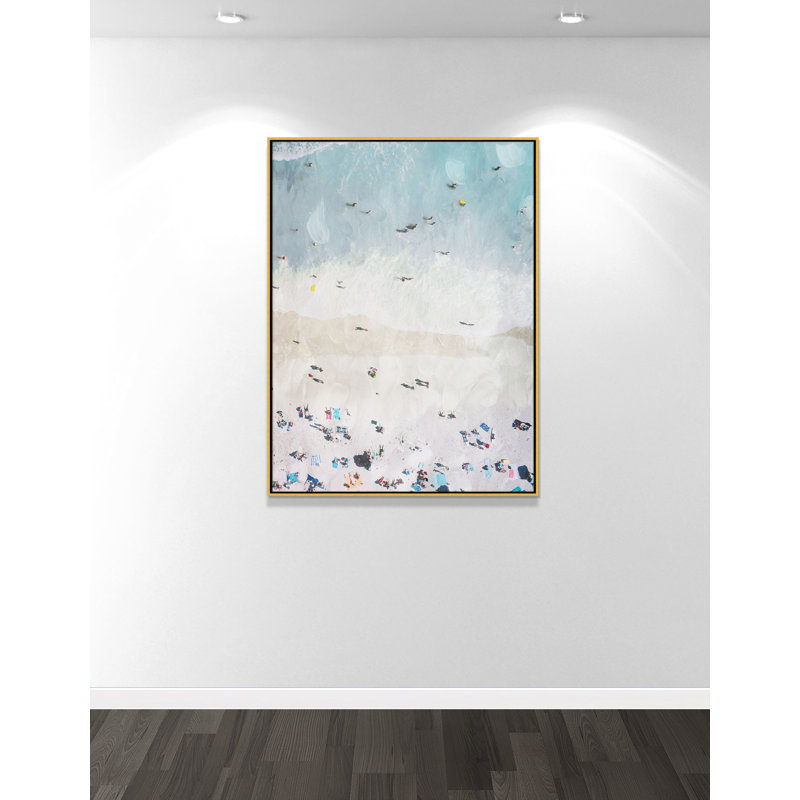 «Beaching Out II» par Milli Villa, L 37,5 po x H 49,5 po, Flotteur doré