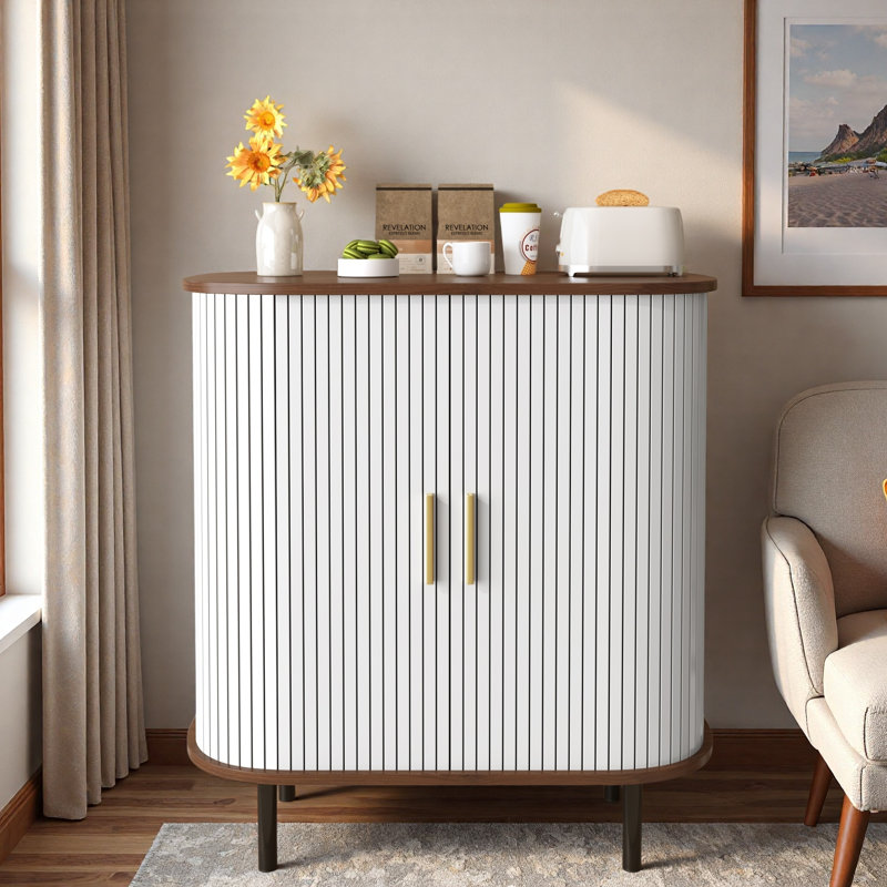 Armoire à vin cannelée avec support à vin à 8 grilles, 5 tablettes réglables à 5 niveaux, 2 porte-verres, 4 espaces de rangement cachés et portes coulissantes